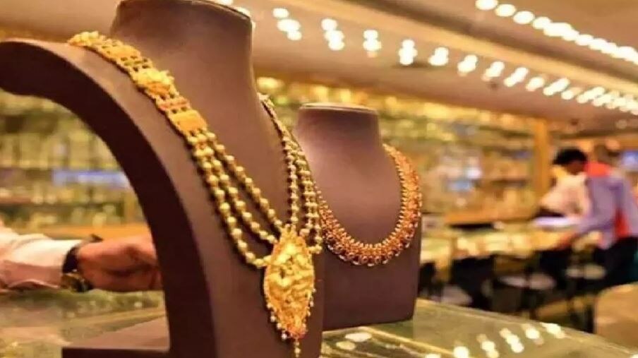 Gold Price: सोना खरीदने का सुनहरा मौका, 7400 रुपये सस्ता हुआ गोल्ड