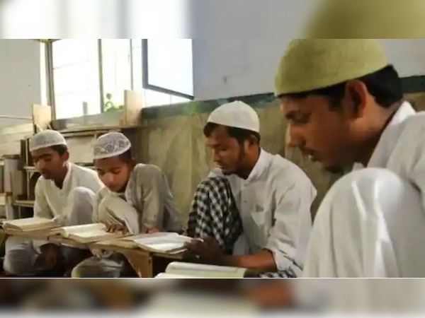 UP: मदरसे के टॉपर्स को टैबलेट और इतनी धनराशि देकर सम्मानित करने जा रही योगी सरकार