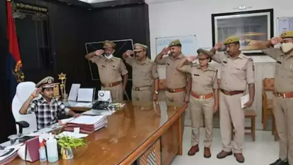 प्रयागराज: पुलिस ने किया दिल जीत लेने वाला काम, कैंसर मरीज को बनाया ADG प्रयागराज: पुलिस ने किया दिल जीत लेने वाला काम, कैंसर मरीज को बनाया ADG