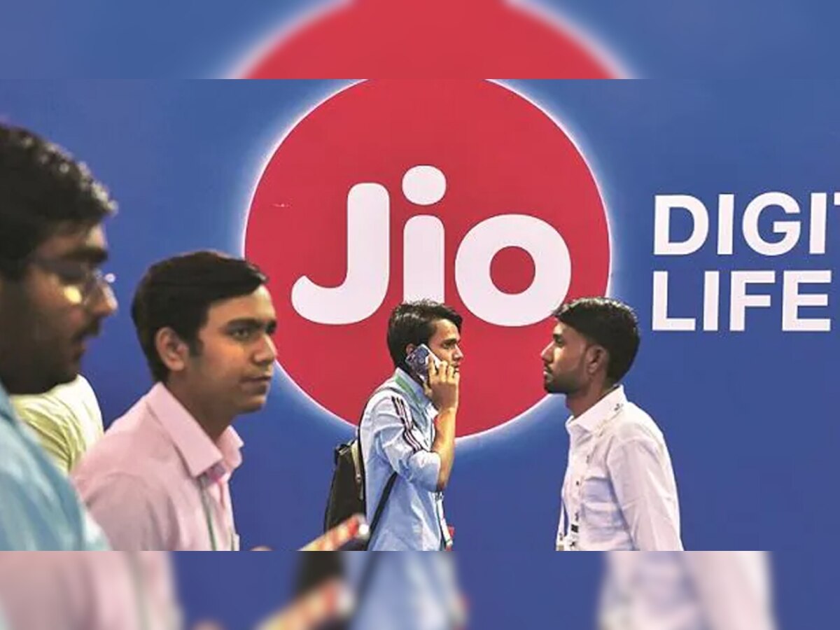 Reliance Jio ने की Offers की बरसात! ऐसे Free में करा सकते हैं 2 हजार रुपये का रिचार्ज; जानिए तरीका