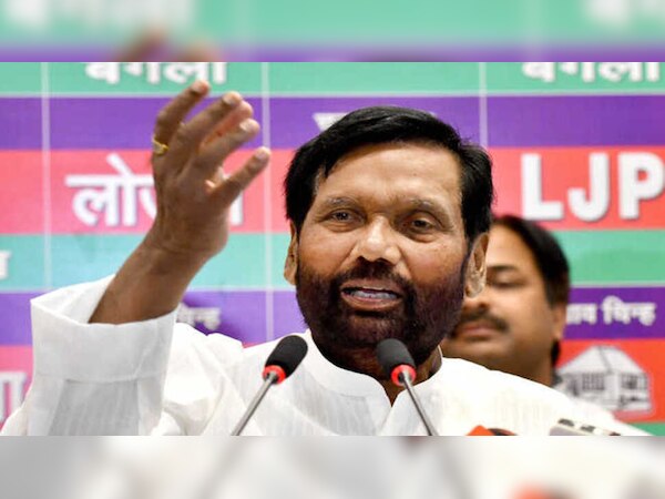 Ram Vilas Paswan Birth Anniversary: जब फल काटते वक्त हाथ से फिसल गया सेब, मच गया बाजार में हड़कंप, जानें वजह
