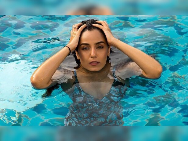 srishty rode looking super bold in red gown raised temperature | थाई ...