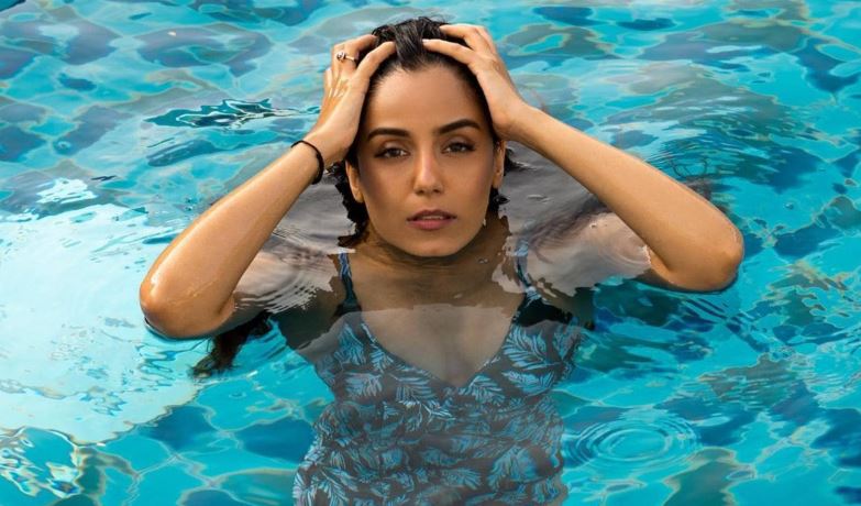 srishty rode looking super bold in red gown raised temperature | थाई ...