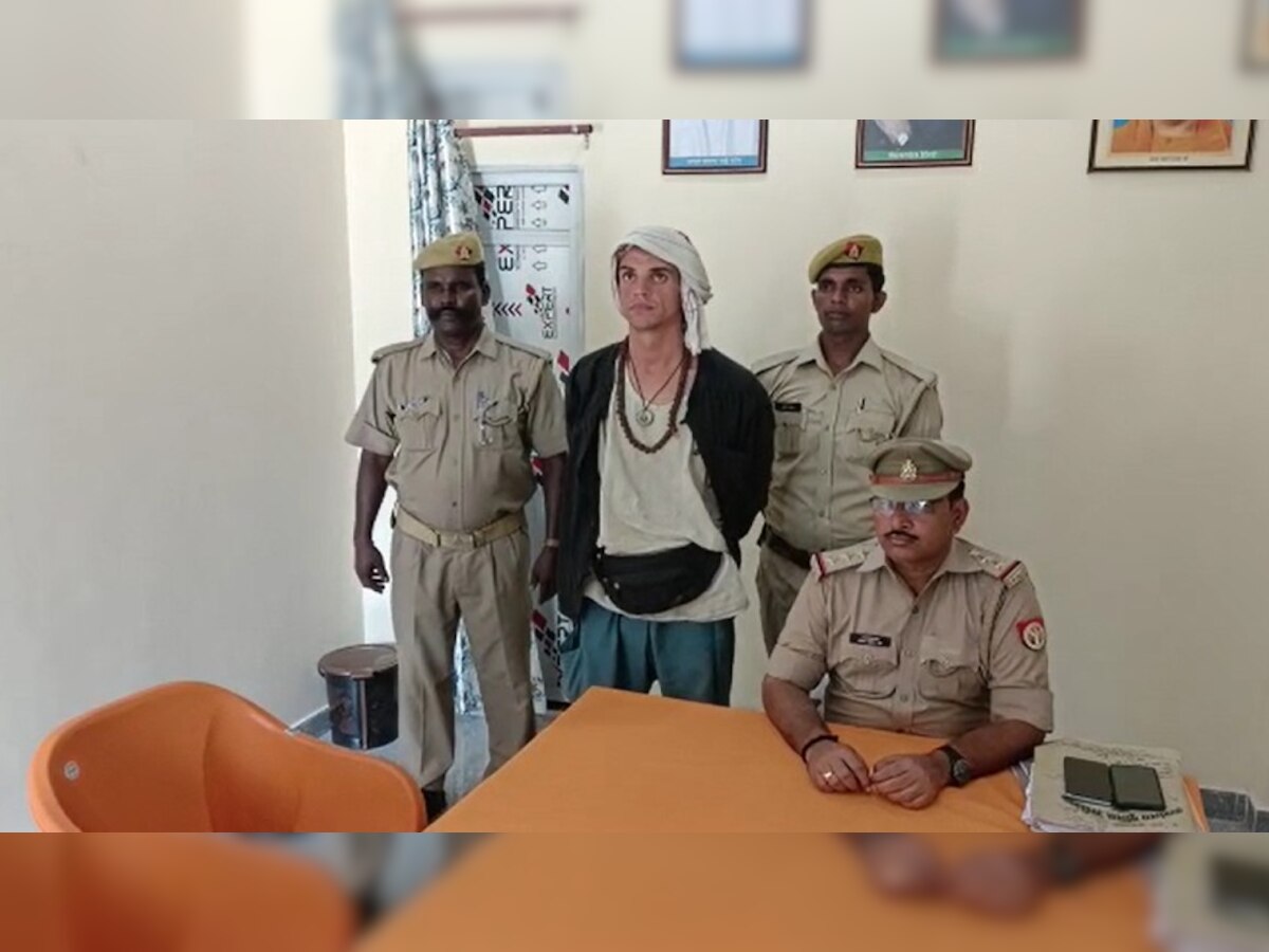  सिर पर गमछा बांध पगडंडी के रास्ते नेपाल से भारत में घुसपैठ कर रहा था इटली का नागरिक, पुलिस ने किया गिरफ्तार 