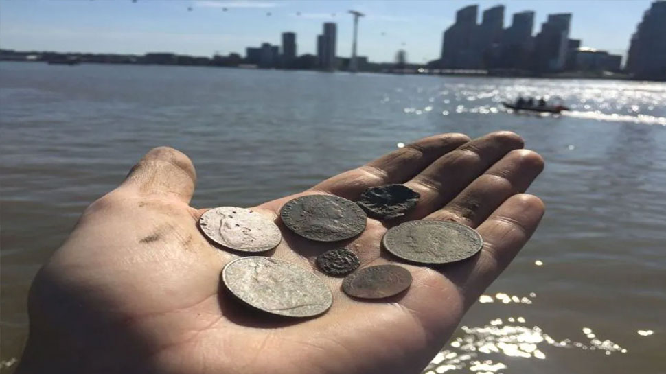 Science Fact: नदी में सिक्का क्यों डालते हैं लोग, इस वजह से हैं अबतक अनजान