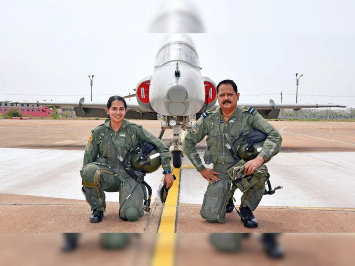 Ananya Sharma: IAF के इतिहास में पहली बार बेटी ने पिता के साथ उड़ाया फाइटर जेट, जानें कौन हैं अनन्या शर्मा?