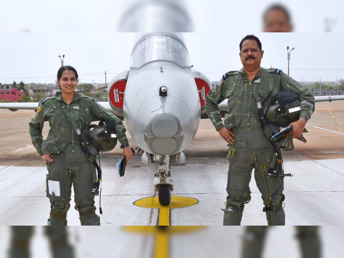 पिता संग फाइटर जेट उड़ाकर Ananya Sharma ने रचा इतिहास, बनीं पहली महिला भारतीय पायलट