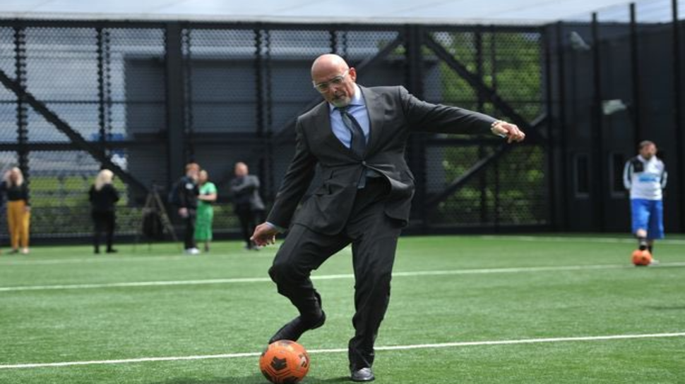 Nadhim Zahawi: सद्दाम के जुल्म से बचने के लिए परिवार ने इराक छोड़ा, अब बेटा बन गया ब्रिटेन का वित्त मंत्री Nadhim Zahawi: सद्दाम के जुल्म से बचने के लिए परिवार ने इराक छोड़ा, अब बेटा बन गया ब्रिटेन का वित्त मंत्री