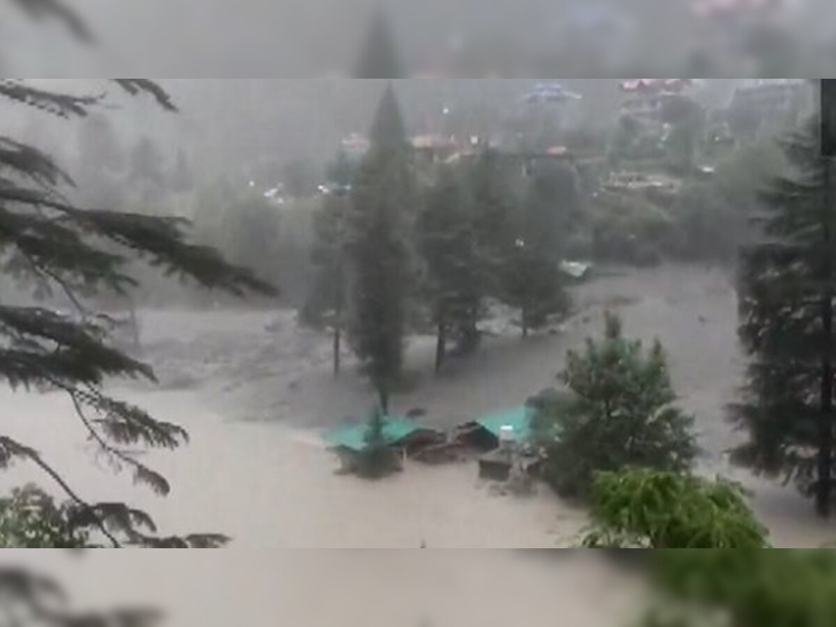 Himachal Rain: कुल्लू के मणिकर्ण में फटा बादल, अचानक आई बाढ़ में छह लोगों के बहने की खबर