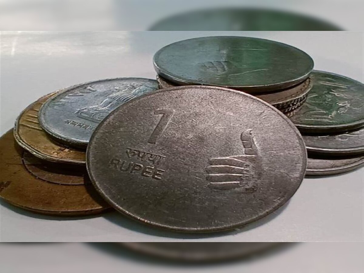 Money Astro Upay: एक रूपये का सिक्का सोने की तरह चमका देगा किस्मत, इन उपायों को करते ही दूर होगी गरीबी
