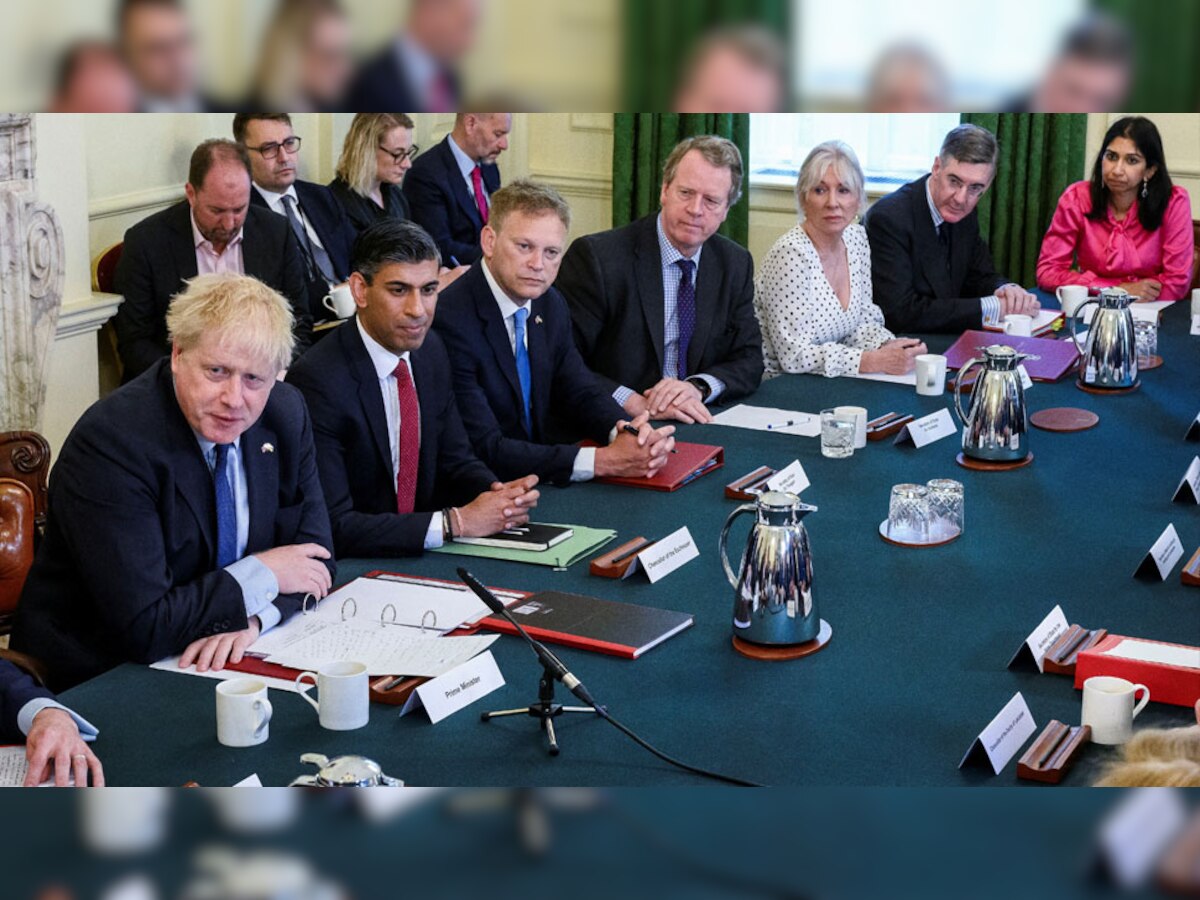 Britain Govt Crisis: मंत्रियों के इस्तीफे के बाद कुर्सी छोड़ सकते हैं बोरिस जॉनसन, PM की रेस में सबसे आगे हैं ये नाम