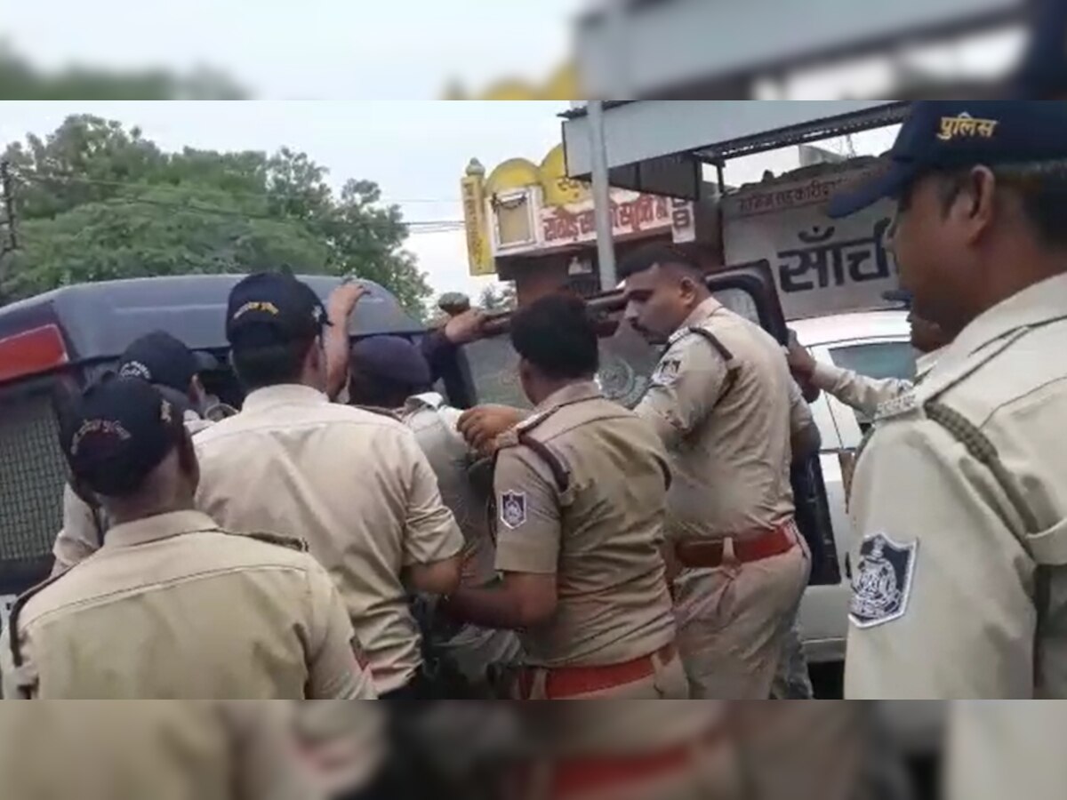 वोटिंग में बाधा डालने पर हुई सख्त कार्रवाई, पुलिस की हिरासत में हिस्ट्री शीटर