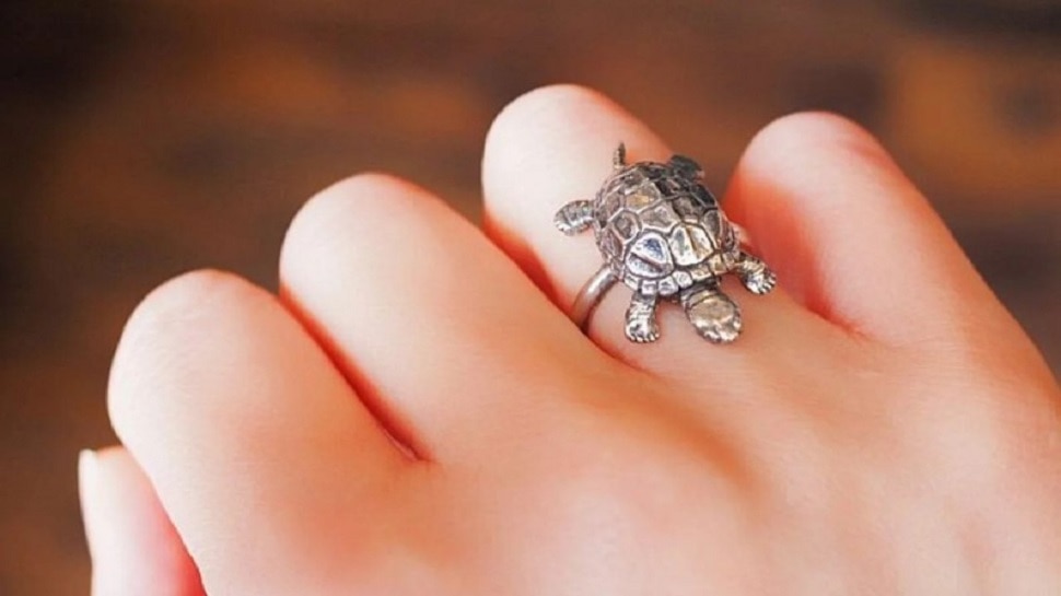 1pc Artificial Opal Inlaid Four Clawed Turtle Shaped Ring, Simple And  Personalized Esthetic Style, Suitable For Ladies, Great As A Gift For  Girlfriends | SHEIN ASIA