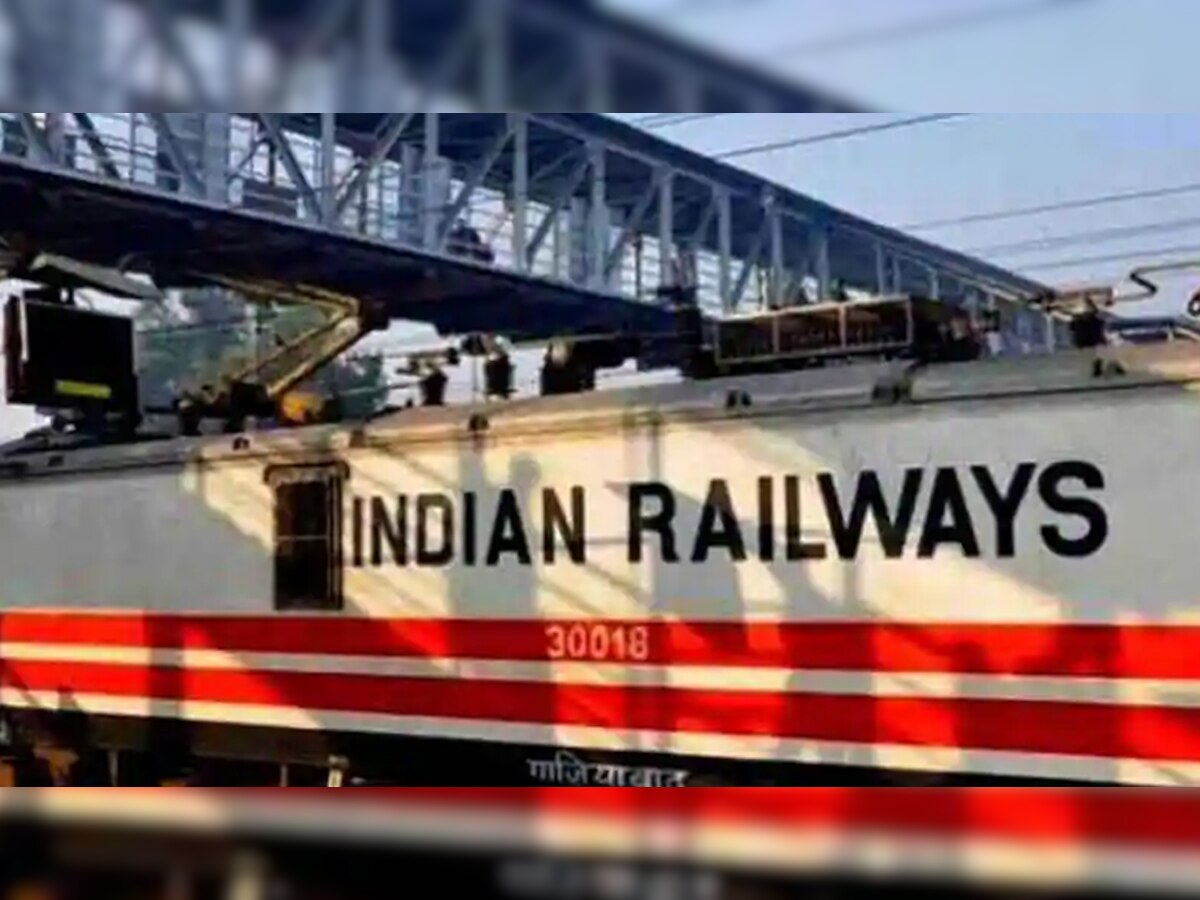 Indian Railways Rules: रेल में छूट गया हो कीमती सामान तो ना हों परेशान; इस तरह मिलेगा वापस
