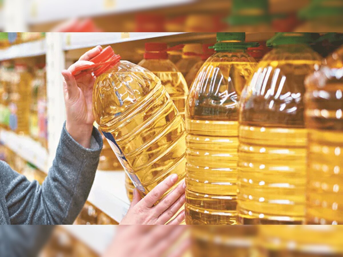 Edible Oils Latest Price: खाने के तेल में आई भारी गिरावट, अब इतने में मिलेगा फूड ऑयल, पढ़ें ताजा रेट