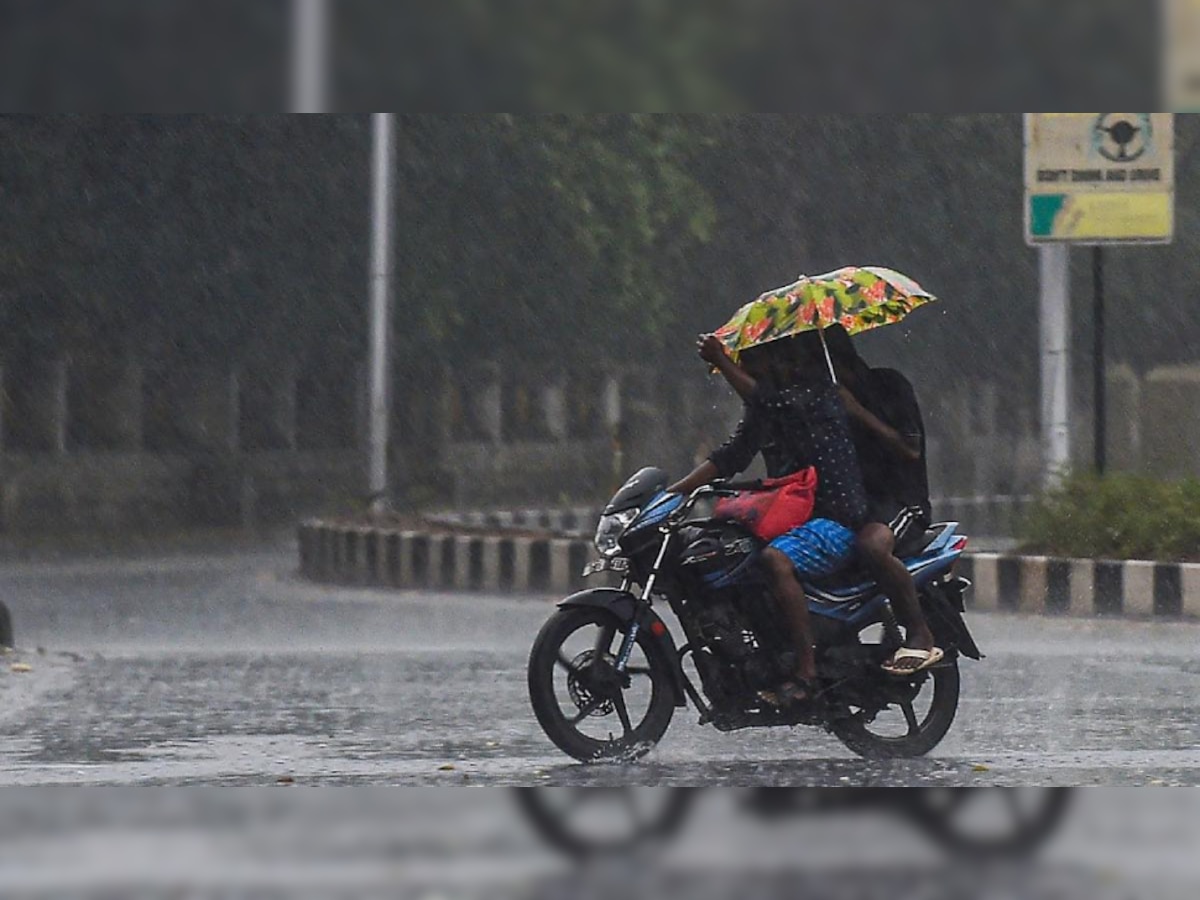 Bike Tips: बरसात में हर बाइक ओनर कम से कम इन दो बातों का रखे ख्याल, वरना हो जाएंगे परेशान