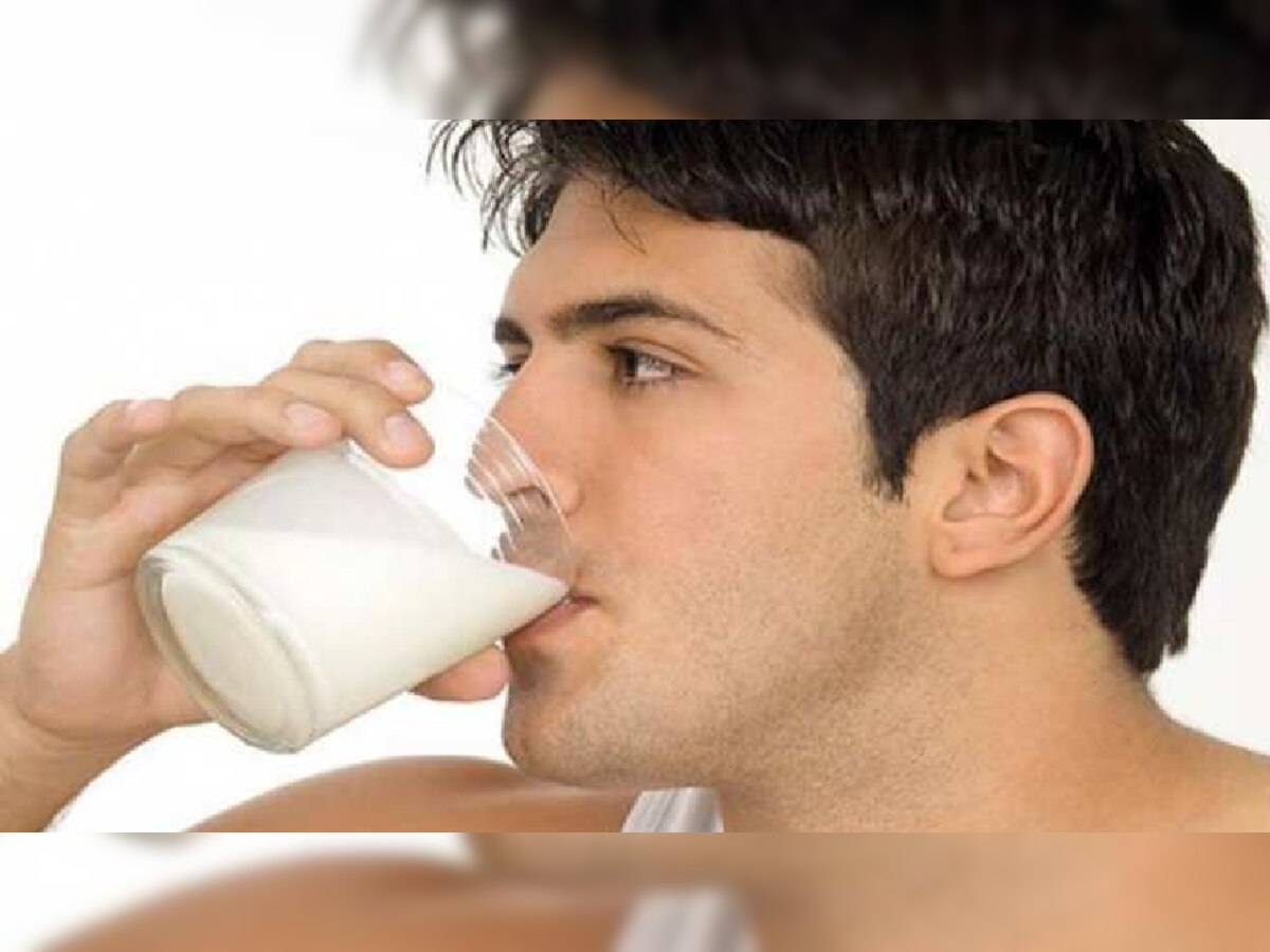 Milk Benefits: बारिश के मौसम में जरूर पीना चाहिए एक गिलास गुनगुना दूध, मिलते हैं गजब के फायदे 
