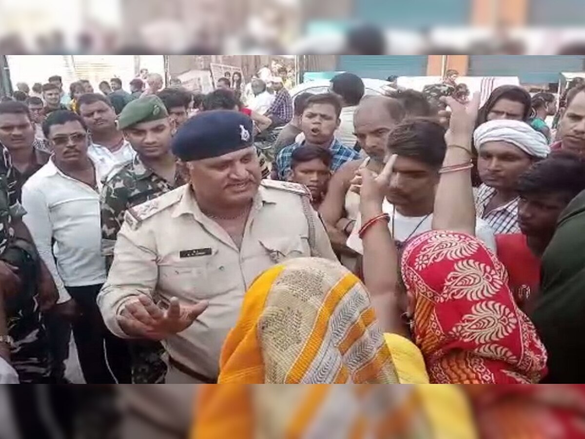 Shravani Mela:अशोक धाम मंदिर से अतिक्रमण हटाने गई पुलिस टीम पर पथराव, जेसीबी चालक घायल 