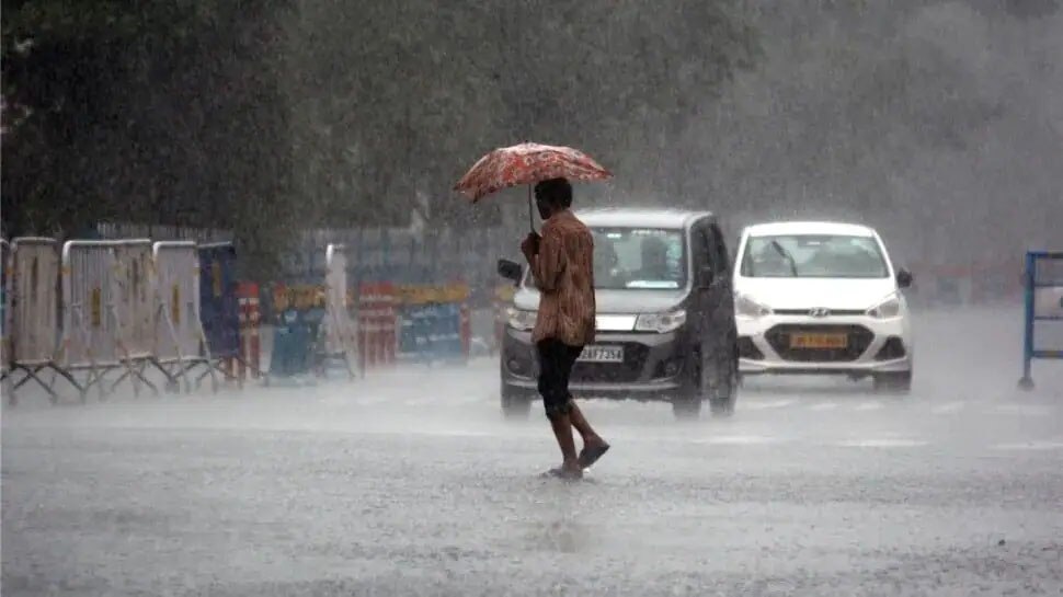 Weather Updates: आज और कल घर से संभलकर निकलें, भारी बरसात से हो सकती है मुश्किल; दिल्ली-NCR का जानें हाल