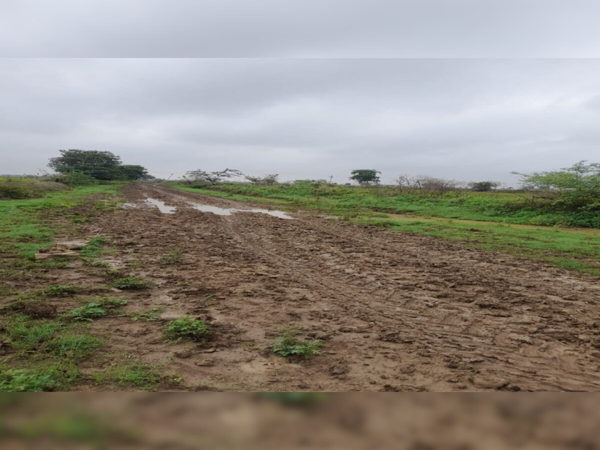 सांगोद में कच्चे रास्ते पर सफर की मजबूरी, बारिश में भारी परेशानी उठाते है ग्रामीण