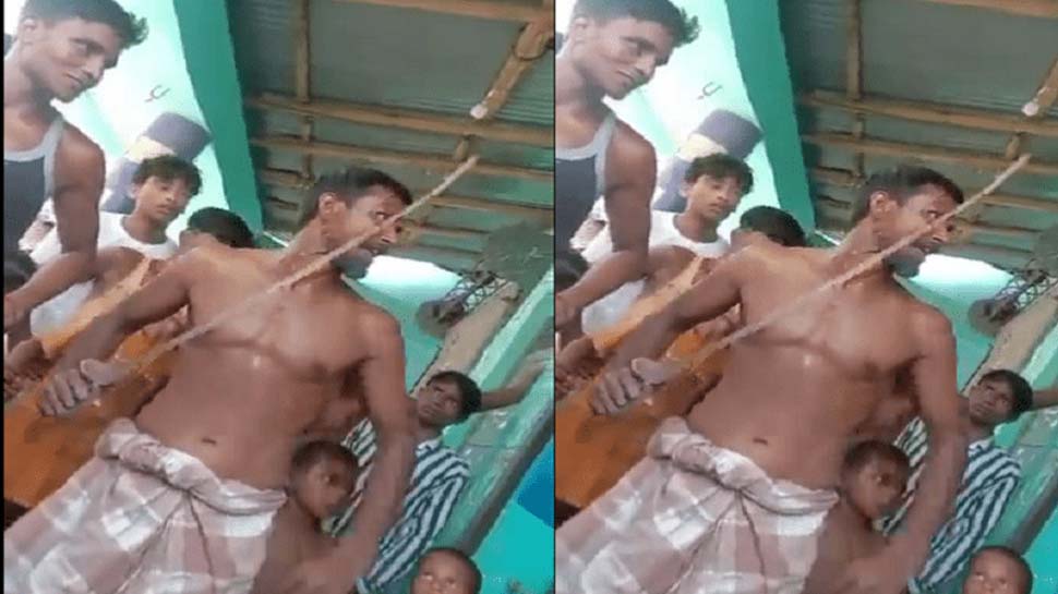 तलवार के साथ आरोपी अकबर तलवार के साथ आरोपी अकबर