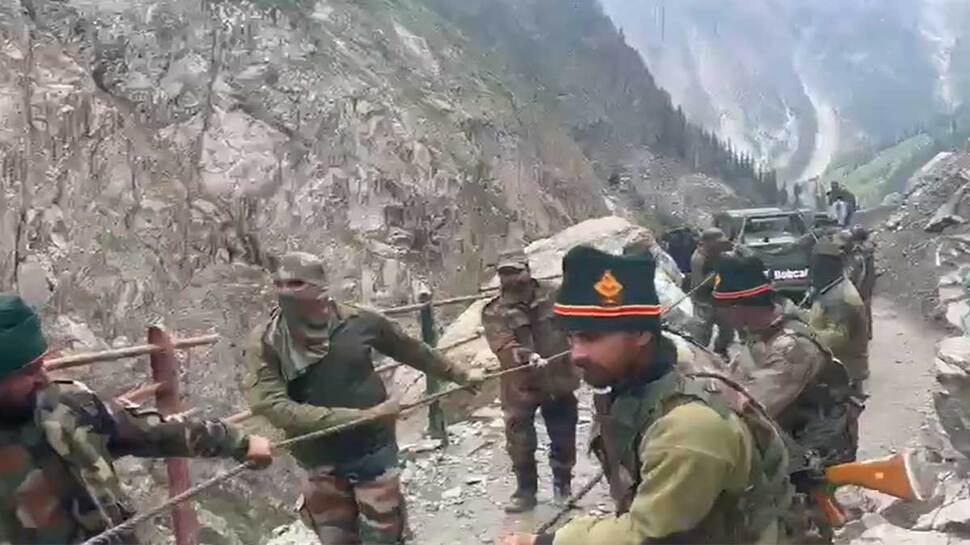Amarnath Yatra: जम्मू से 43 दिवसीय तीर्थयात्रा स्थगित, जानिए कैसे राहत कार्य में जुटी है भारतीय सेना Amarnath Yatra: जम्मू से 43 दिवसीय तीर्थयात्रा स्थगित, जानिए कैसे राहत कार्य में जुटी है भारतीय सेना