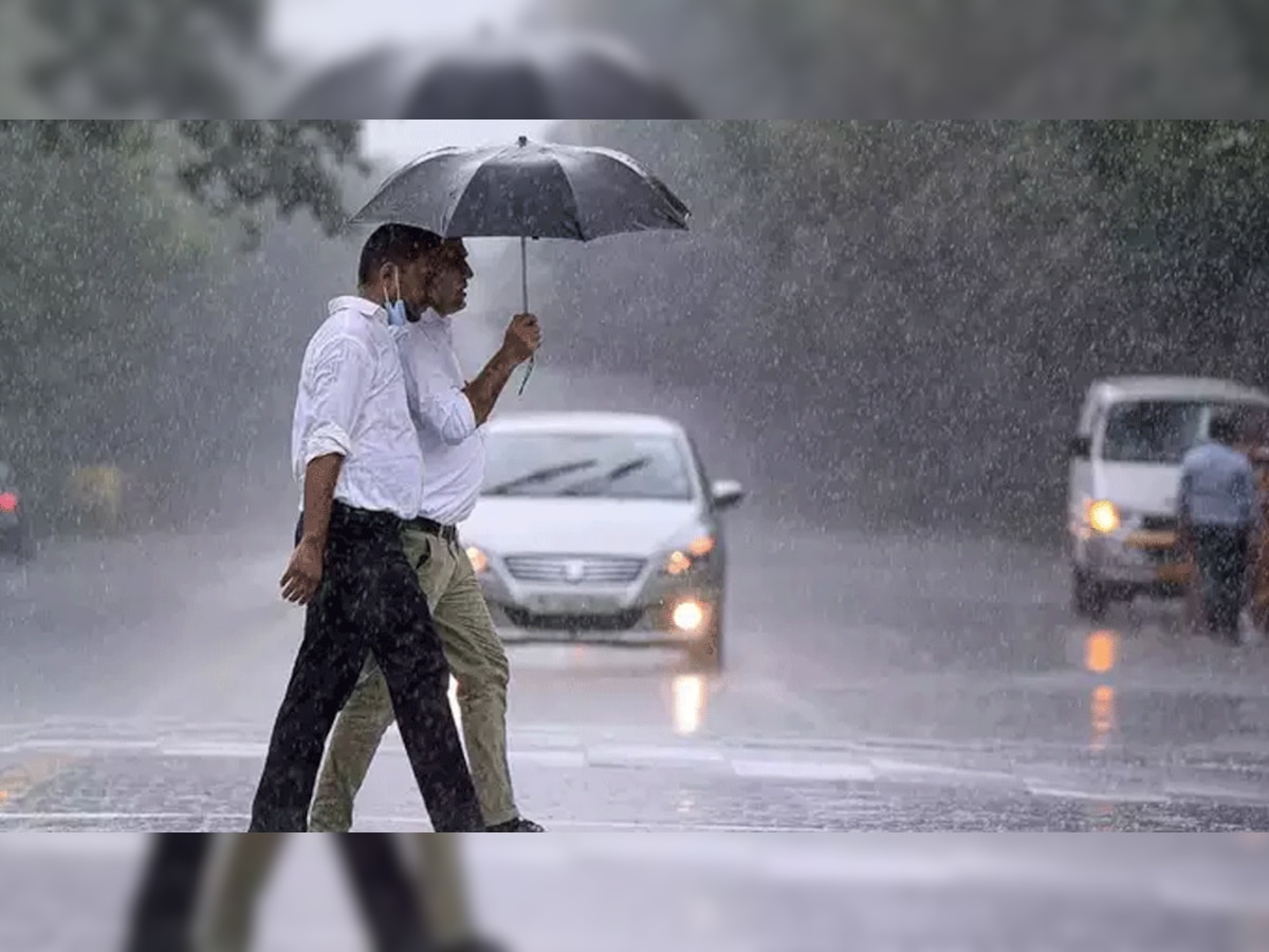 Delhi Weather: दिल्ली-NCR में बदला मौसम, कई इलाकों में हुई झमाझम बारिश, सड़कों पर लगा भारी जाम 