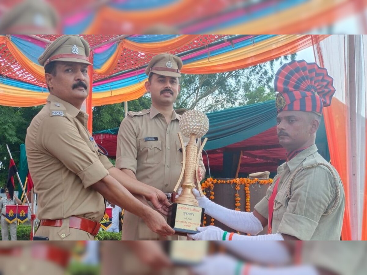 बाराबंकी पुलिस लाइन में 215 रिक्रूट आरक्षियों को मिला नया आयाम, एसपी अनुराग वत्स ने परेड की ली सलामी