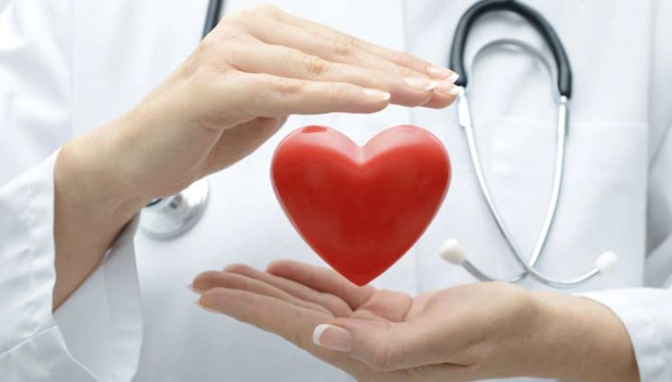 Health Tips: कम उम्र में लोग हो रहे हृदय रोगों का शिकार, जानिए कारण और बचाव