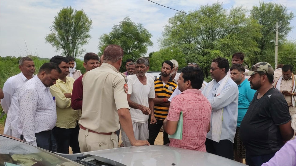 Bassi: रिंग रोड टोल कंपनी ने सर्विस रोड़ को किया बंद, ग्रामीणों ने दिया धरना