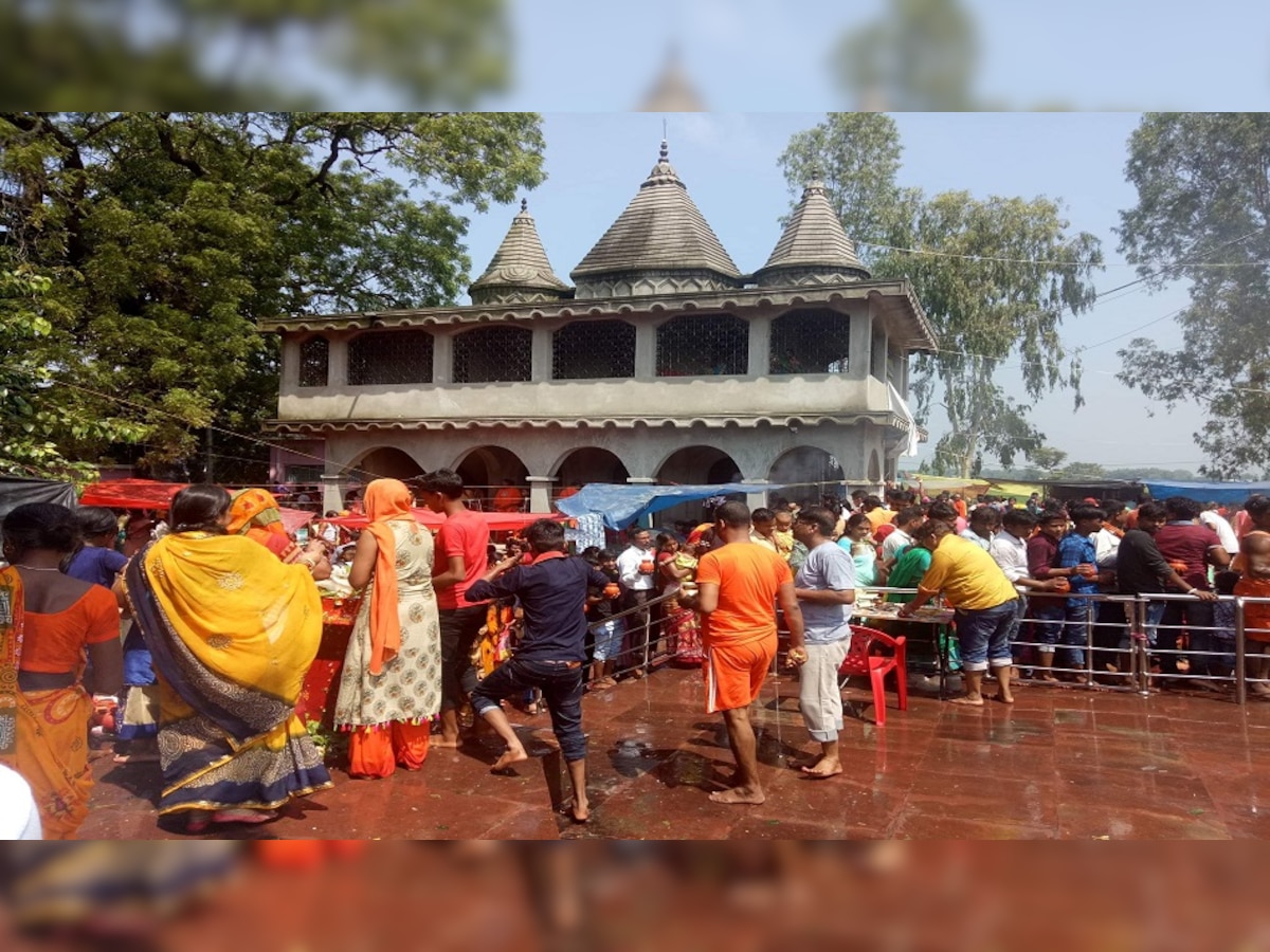 कांवड़ियों के आगमन को लेकर गोरखधाम मंदिर में तैयारी पूरी, अधिकारियों ने की कमेटी के साथ बैठक