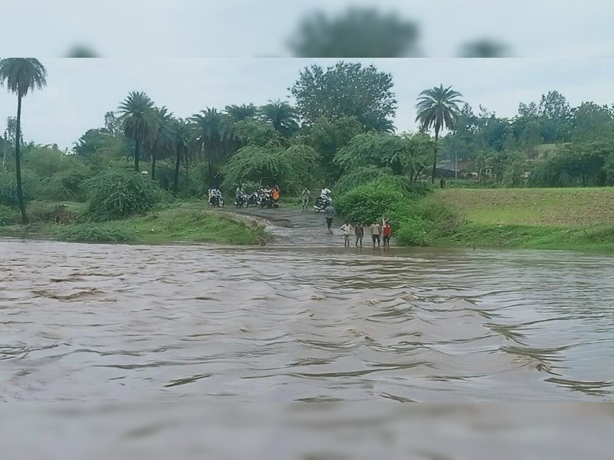 बांसवाड़ा के बागीदौरा में झमाझम बारिश का कहर, पुल पर चली पानी की चादर