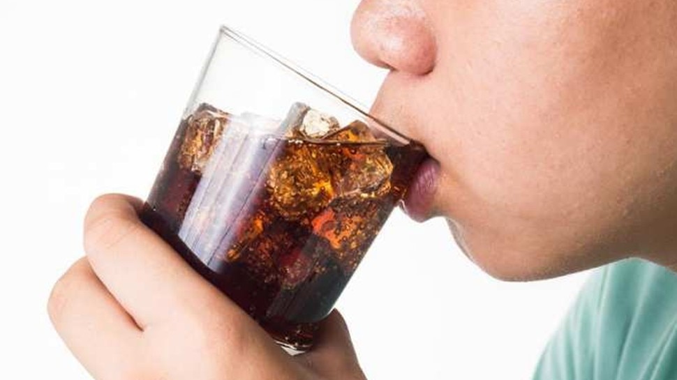 5 side effects of drinking cold drink daily like increase in weight