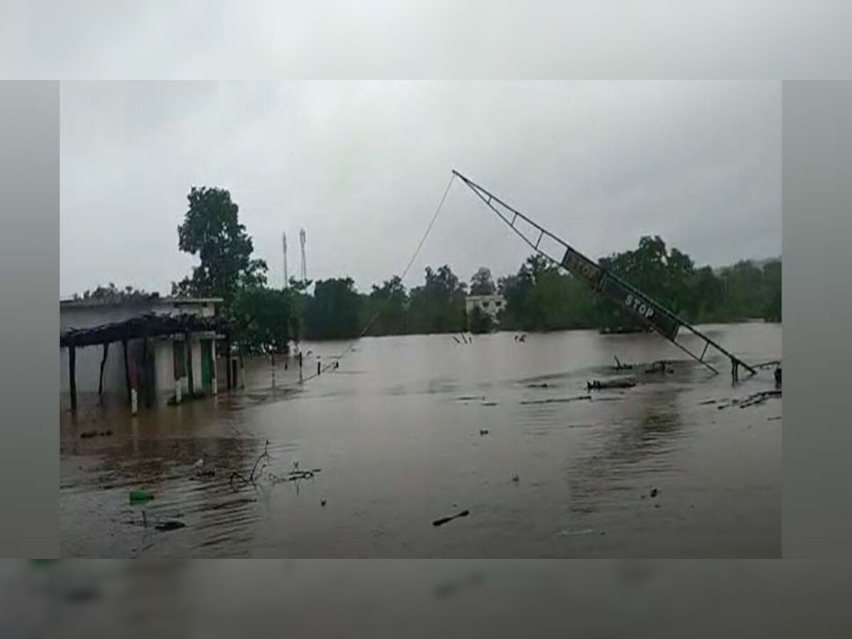 छत्तीसगढ़ में भारी बारिश, तेलंगाना और महाराष्ट्र से संपर्क टूटा, कई गांव बन गए टापू 