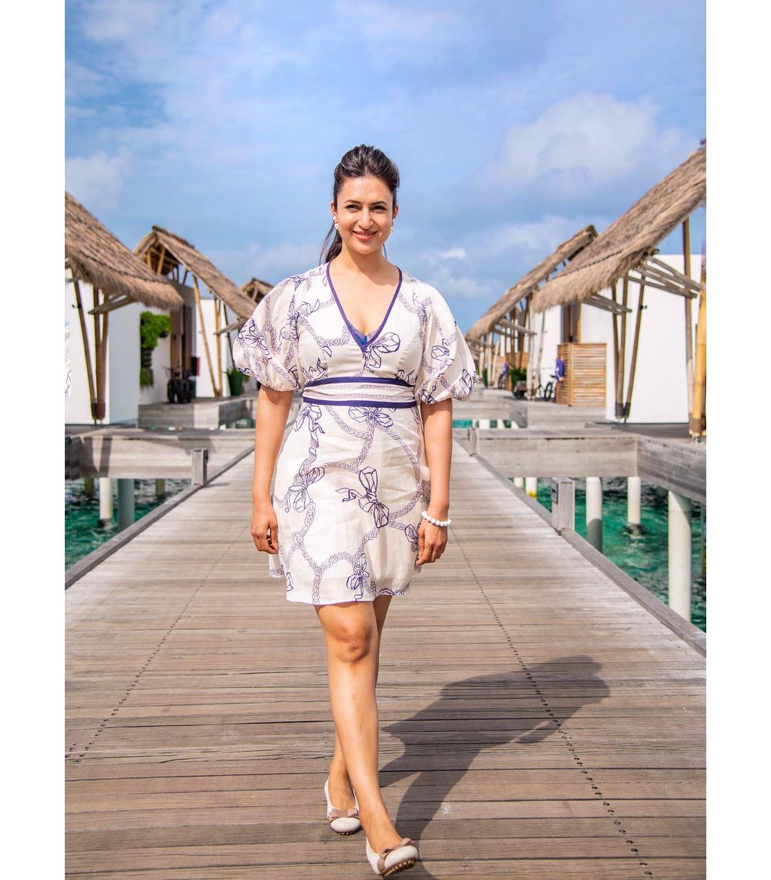 दिव्यांका त्रिपाठी की स्मार्ट शॉर्ट ड्रेसेज़ | Divyanka Tripathi Short Dress  Look