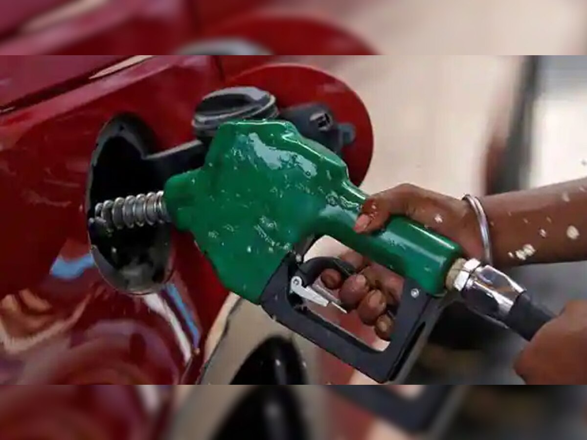 Petrol-Diesel Price: यहां पेट्रोल 18 तो डीजल 40 रुपये हुआ सस्ता, इस देश के प्रधानमंत्री ने किया ऐलान