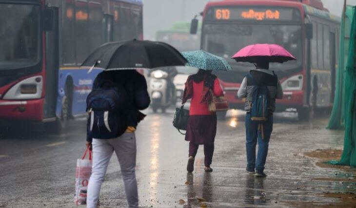 Delhi NCR Weather: बारिश से मौसम हुआ सुहाना, आने वाले दिनों में बारिश को लेकर भी आया बड़ा अपडेट