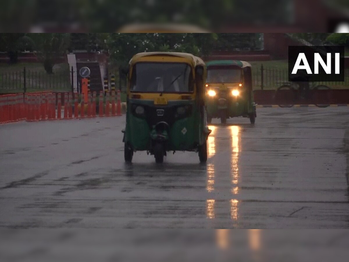 Delhi Weather Alert: दिल्ली में झूमकर आया सावन, रुक-रुक कर बारिश का सिलसिला रहेगा जारी