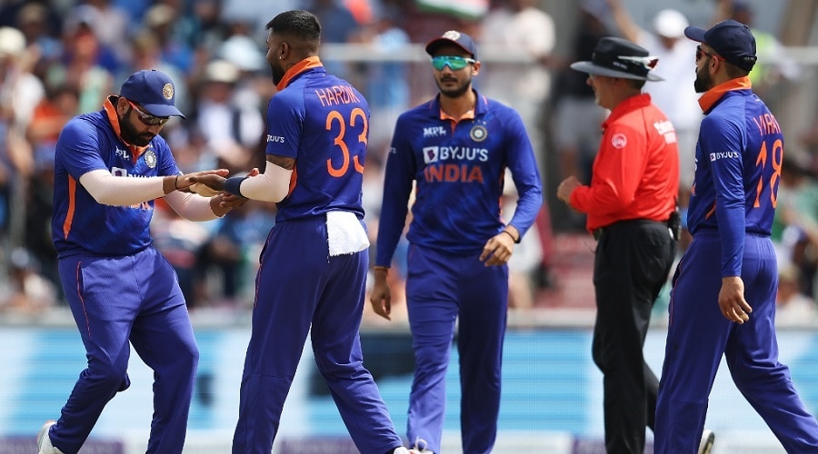 IND vs ENG 3rd ODI: हार्दिक ने किया अंग्रेजों को बेबस, सीरीज जीतने के लिए भारत को मिला 260 रन का लक्ष्य 