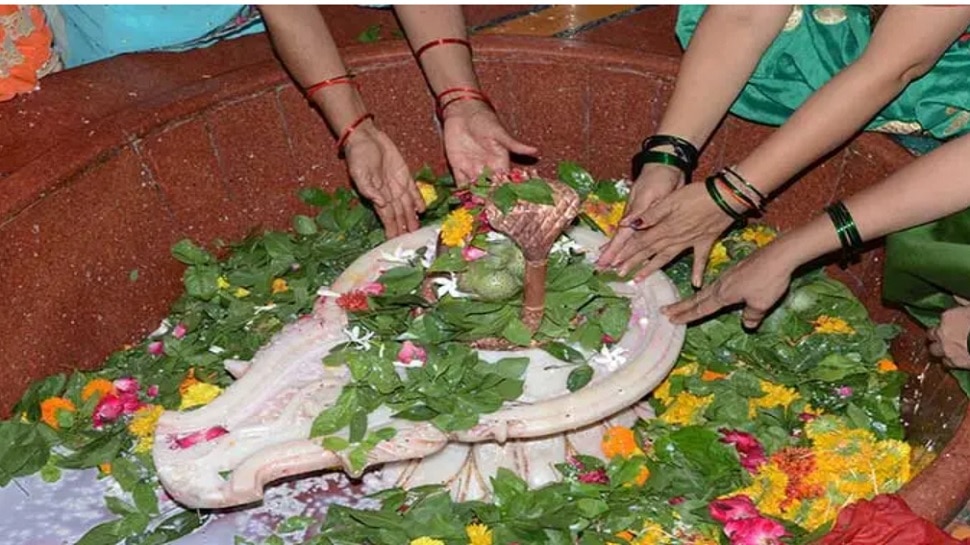 Sawan 1st Somwar: सावन के पहले सोमवार पर बन रहा दुर्लभ योग, व्रत रखने से पहले जान लें ये जरूरी बातें, जानें पूजा विधि