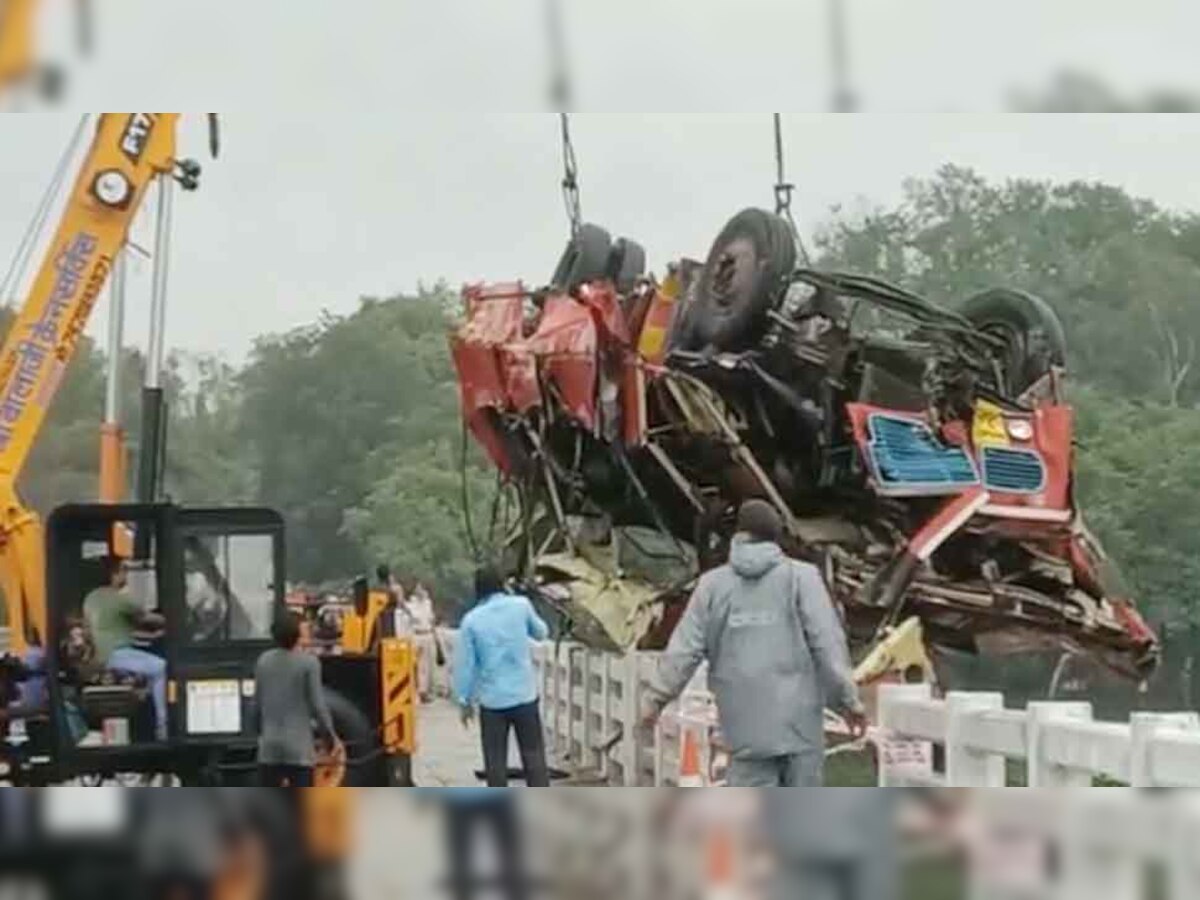Madhya Pradesh Bus Accident LIVE Update: धार में पुल की रेलिंग तोड़ नर्मदा नदी में गिरी बस, 13 की मौत
