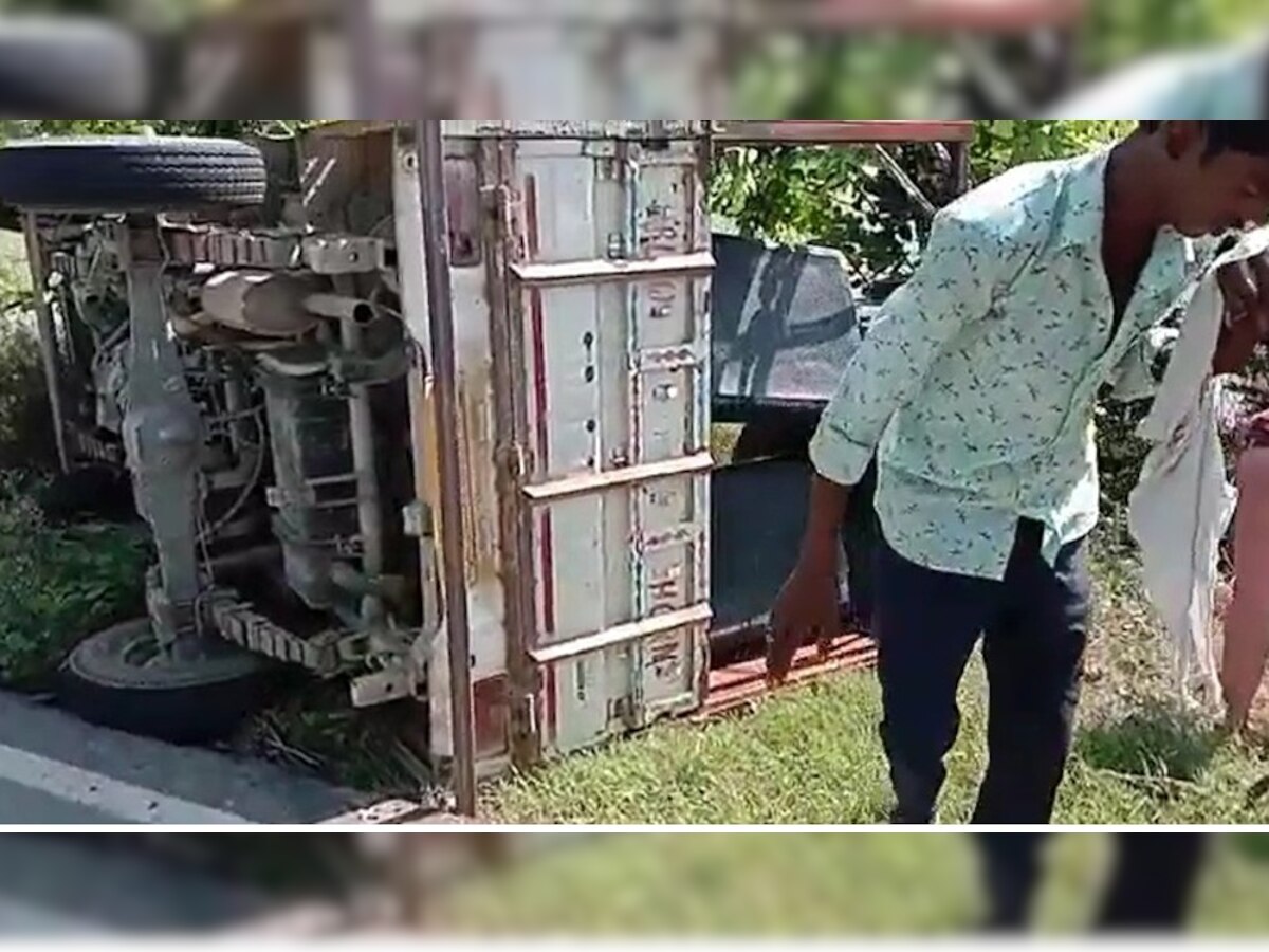 बाराबंकी हादसा: लोधेश्वर महादेवा धाम से जलाभिषेक कर लौट रहे कांवड़ियों से भरी पिकअप पलटी, पांच घायल, एक की हालत गंभीर