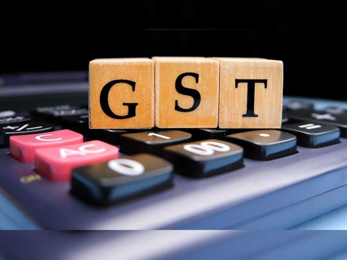 GST: केंद्र सरकार ने बढ़ाई GST, खाने-पीने से लेकर पेमेंट करना भी हुआ महंगा