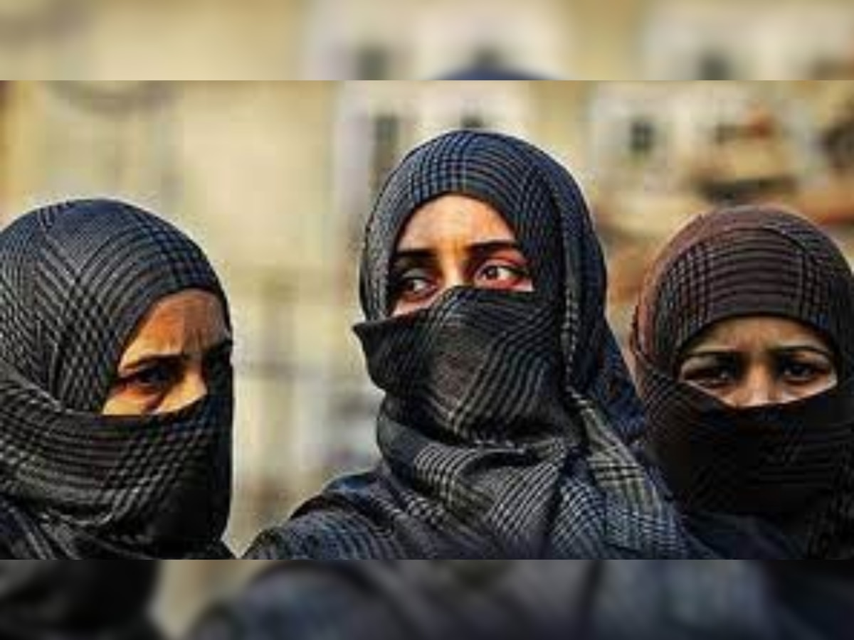 NEET Exam: महाराष्ट्र के वाशिम में हंगामा, छात्राओं का आरोप- जबरन बुर्का-हिजाब उतारने को कहा गया