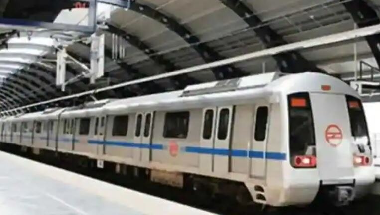 दिल्ली मेट्रो के यात्री ध्यान दें, आज ब्लू लाइन पर बाधित हैं Metro रेल की सेवाएं