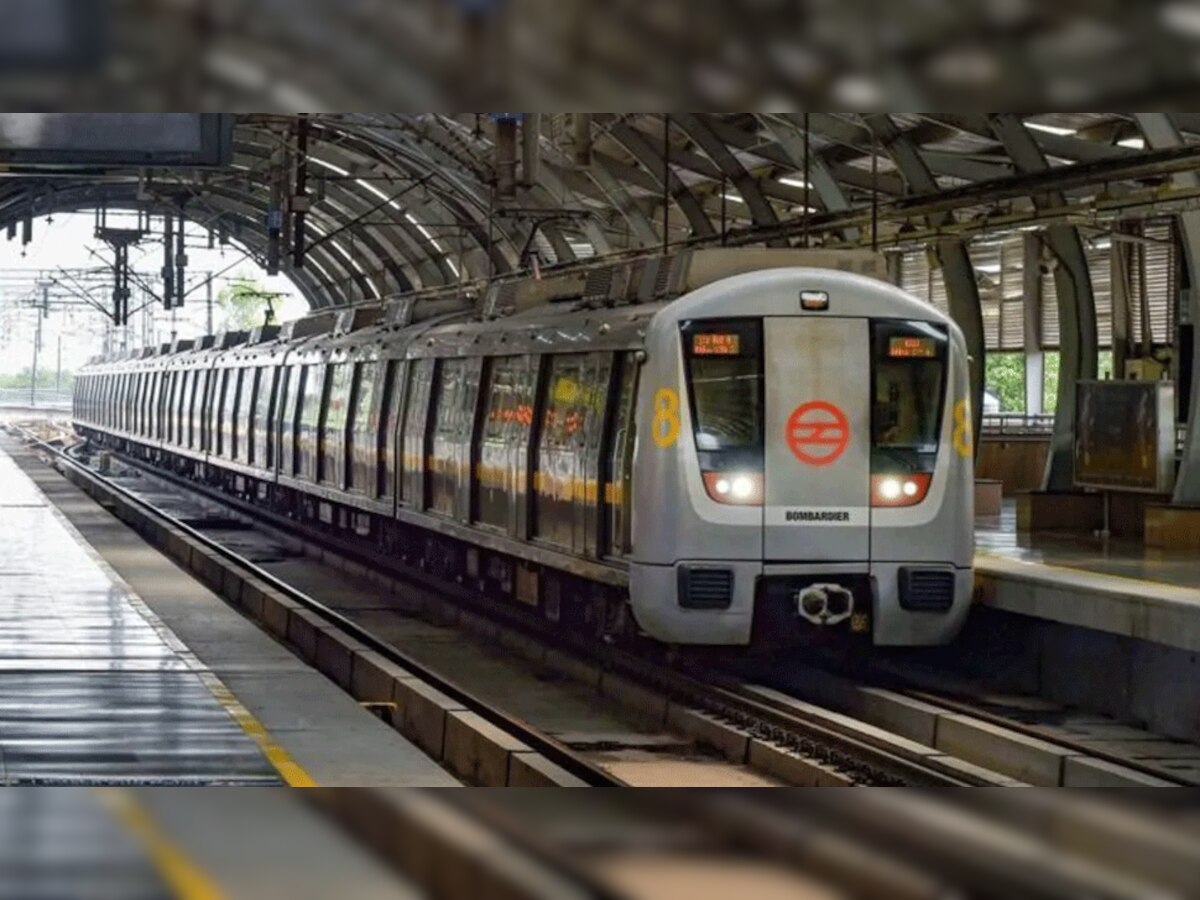 Delhi Metro: दिल्ली मेट्रो की इंद्रप्रस्थ से यमुना बैंक लाइन में आई रुकावट, यात्रियों को करना पड़ा लंबा इंतजार