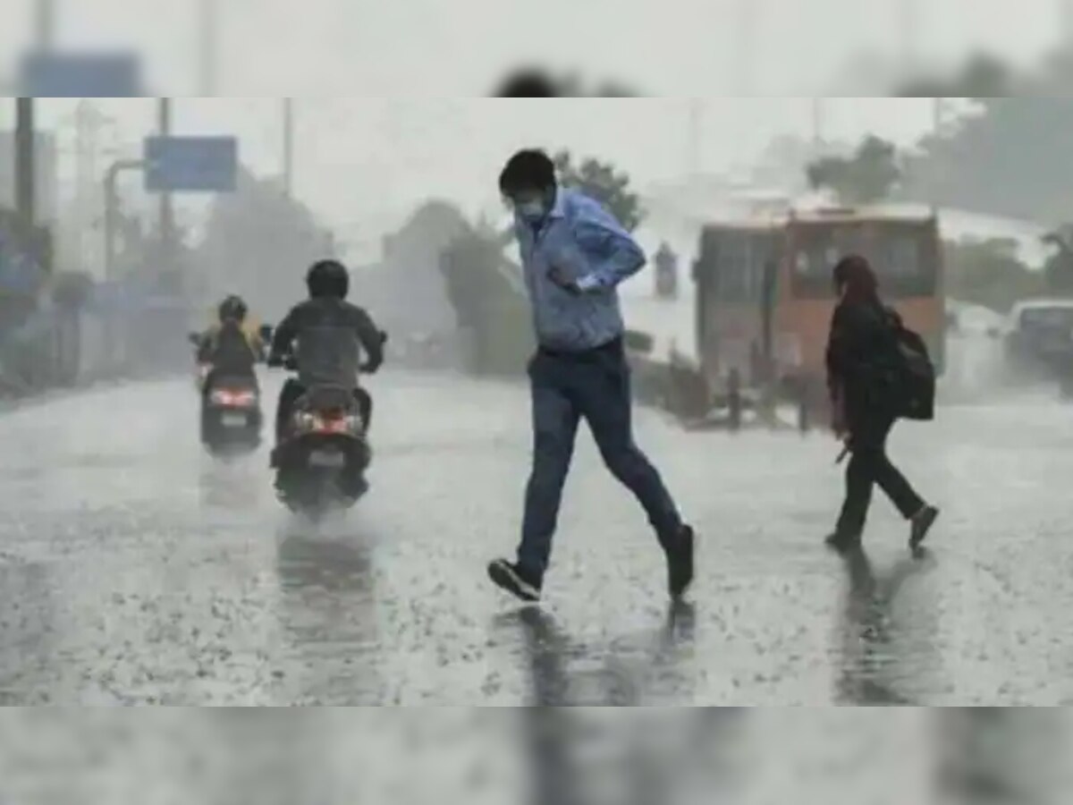 Weather Forecast: यूपी-बिहार में जमकर होगी बारिश, इस राज्य में स्कूल हुए बंद, दिल्ली में येलो अलर्ट जारी 