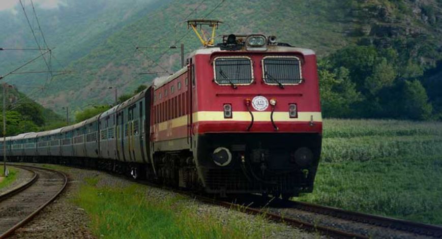 आरक्षित रेल टिकट में पुरुष को बताया महिला, रेलवे को देना पड़ा 55 हजार का जुर्माना