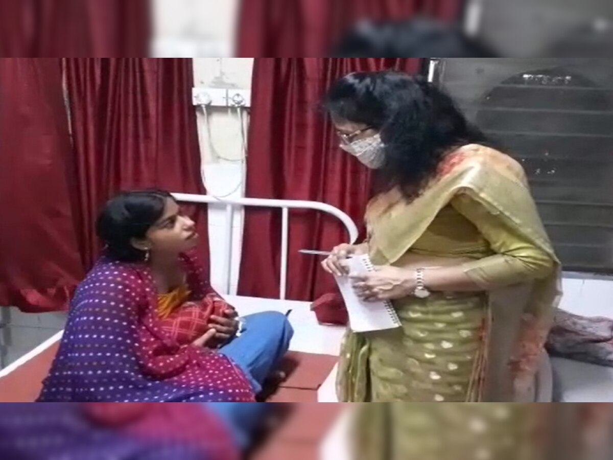 Shahjahanpur News: राज्य महिला आयोग की सदस्य का 'नायक' वाला अंदाज, इलाज के नाम पर पैसा लेने की शिकायत पर लगाई फटकार 
