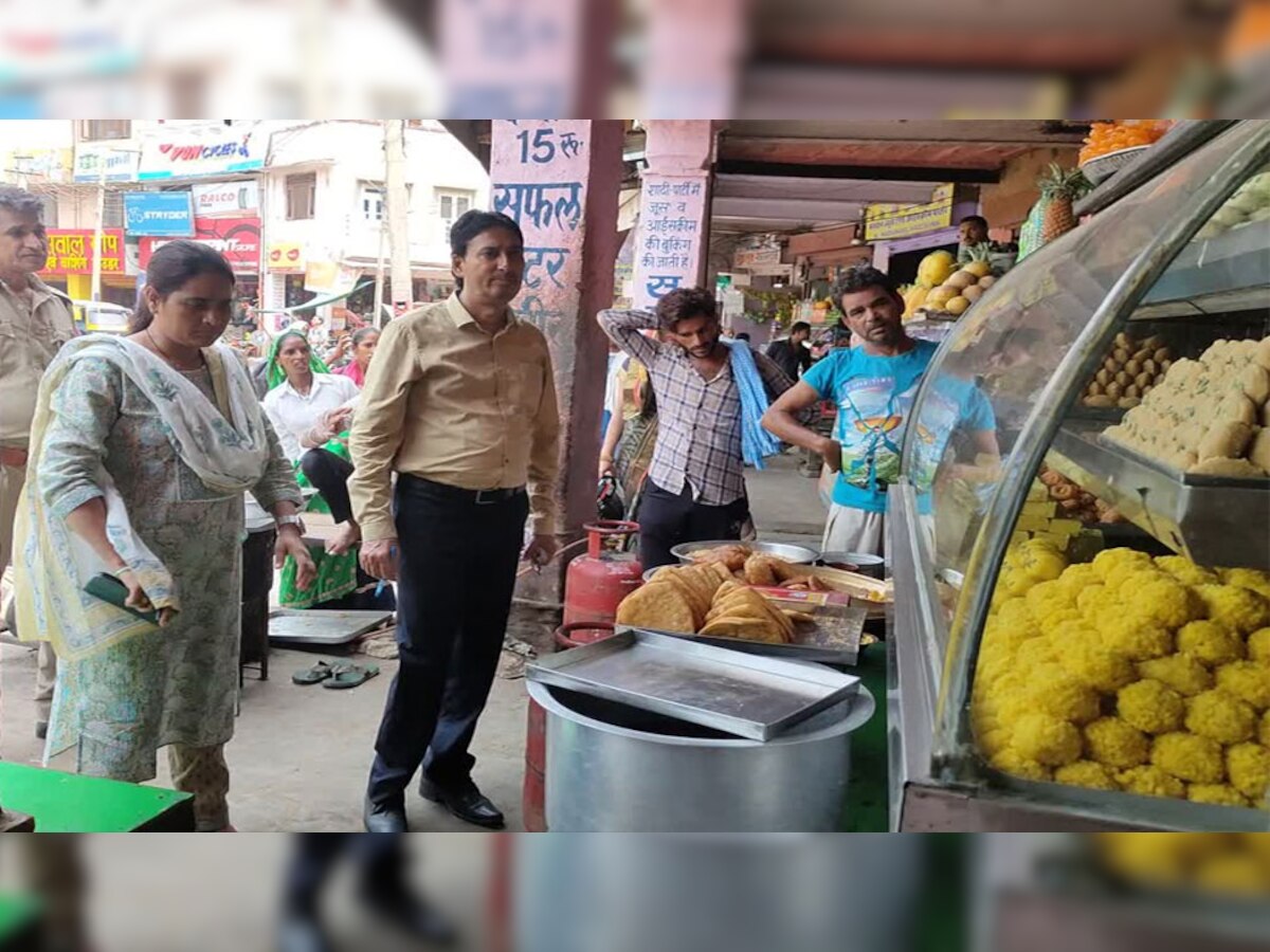 राजगढ़-लक्ष्मणगढ़ में शुद्ध के लिए युद्ध अभियान के तहत लिए गए विभिन्न नमूने, मिठाईयों की दुकानों पर कार्रवाई 